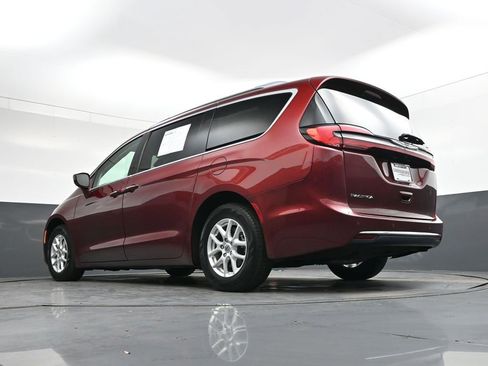 Used 2021 Chrysler Pacifica Touring-L image 38