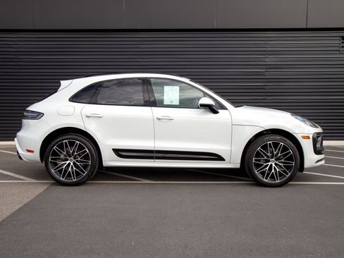 Certified 2026 Porsche Macan AWD/4WD image 8