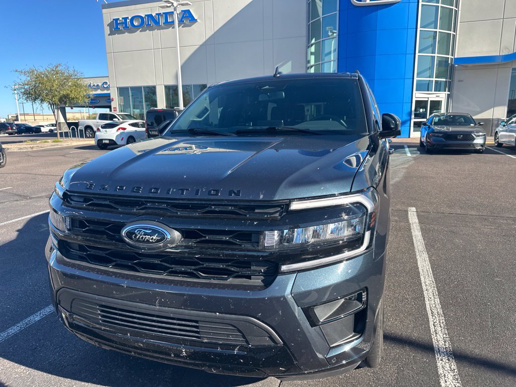 Used 2024 Ford Expedition Limited AWD/4WD image 8