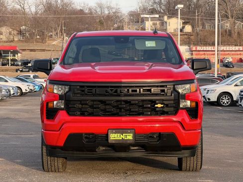 Used 2022 Chevrolet Silverado 1500 Custom image 3