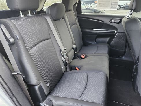 Used 2018 Dodge Journey SE w/ Popular Equipment Group FWD image 18