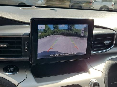 Certified 2022 Ford Explorer XLT w/ Equipment Group 202A RWD image 29