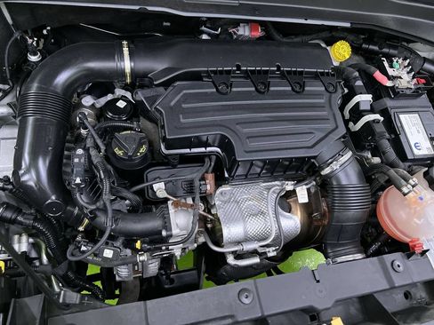 Used 2023 Jeep Renegade Latitude AWD/4WD image 17