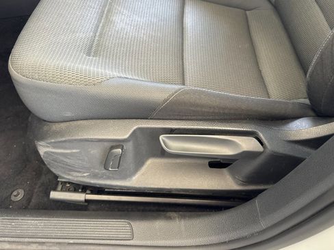 Used 2018 Volkswagen e-Golf SE FWD image 13