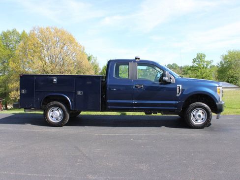 Used 2019 Ford F250 XL w/ Power Equipment Group AWD/4WD image 2