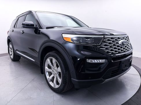 Used 2020 Ford Explorer Platinum w/ Premium Technology Package AWD/4WD image 12