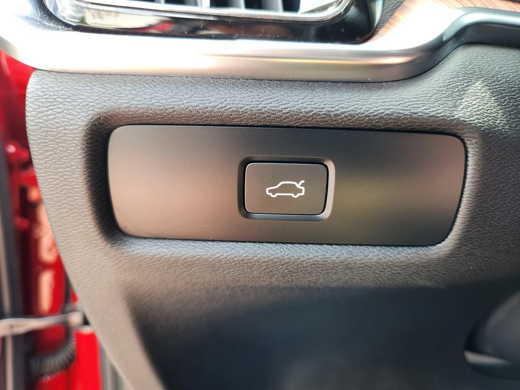 Certified 2024 Volvo S60 B5 Plus AWD/4WD image 19