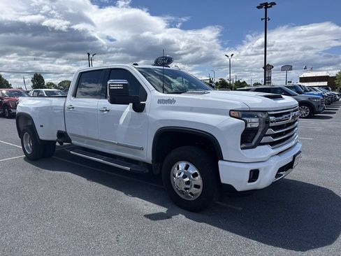 Used 2026 Chevrolet Silverado 3500 High Country w/ High Country Premium Package AWD/4WD image 1