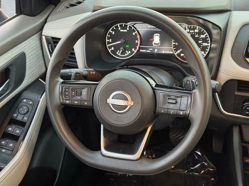 Used 2023 Nissan Rogue SV image 17