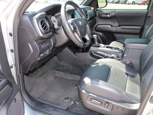Used 2023 Toyota Tacoma TRD Sport w/ TRD Premium Sport Package AWD/4WD image 13