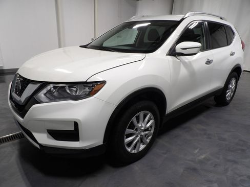 Used 2019 Nissan Rogue SV image 4