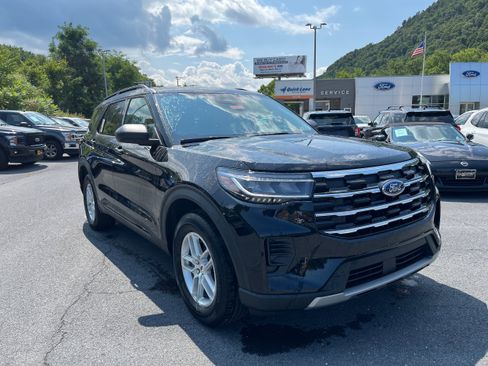 New 2026 Ford Explorer Active AWD/4WD image 4