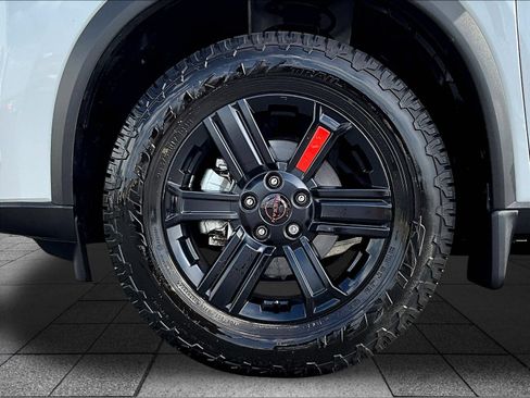Certified 2025 Nissan Rogue SV AWD/4WD image 36