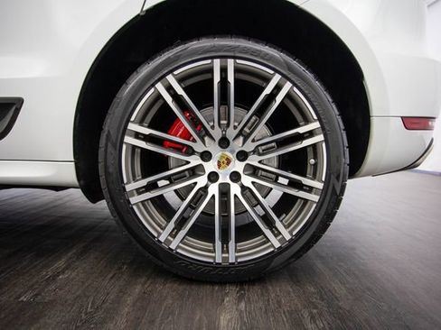 Used 2015 Porsche Macan Turbo image 45