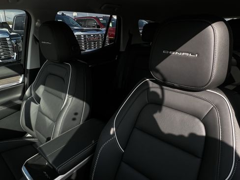 New 2026 GMC Terrain Denali w/ LPO, Floor Liner Package image 22