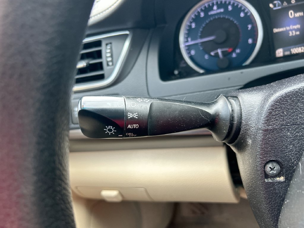 Used 2016 Toyota Camry LE FWD image 18