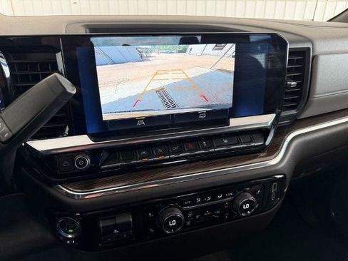 Used 2023 Chevrolet Silverado 1500 LT AWD/4WD image 5