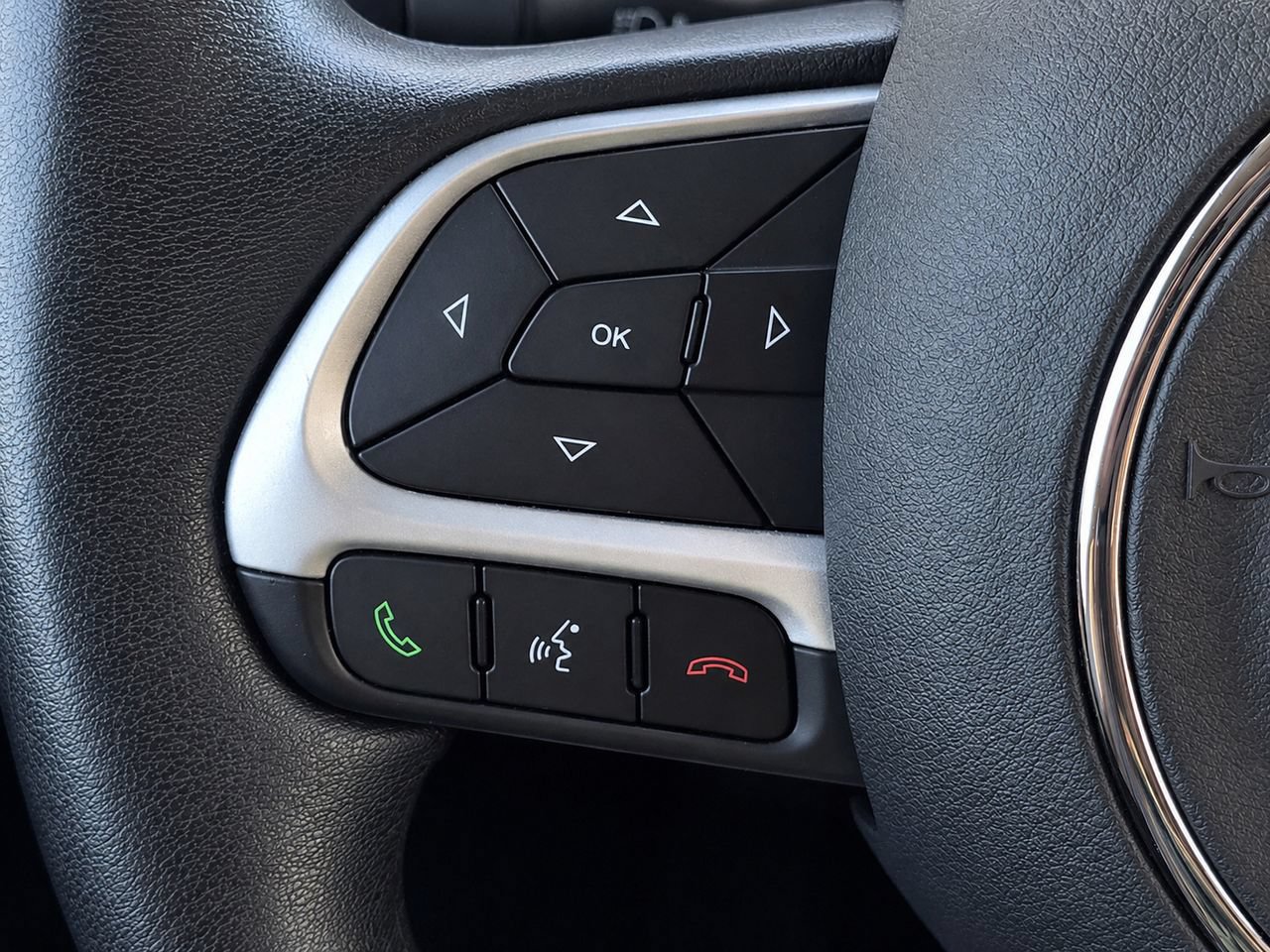 Used 2023 Jeep Renegade Altitude w/ Sun/Sound Group AWD/4WD image 24