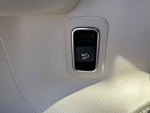 New 2026 Mercedes-Benz GLB 250 4MATIC image 11