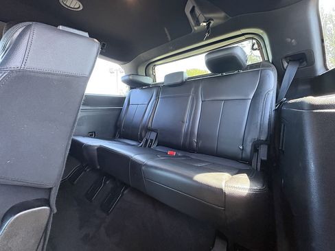 Used 2019 Ford Expedition XLT w/ Equipment Group 202A AWD/4WD image 38