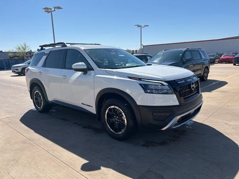 Used 2025 Nissan Pathfinder Rock Creek image 4