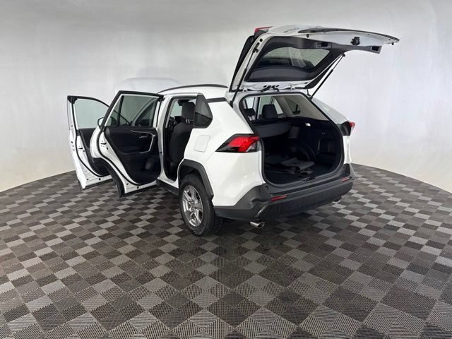 Used 2025 Toyota RAV4 XLE AWD/4WD image 18