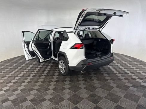 Used 2025 Toyota RAV4 XLE AWD/4WD image 18