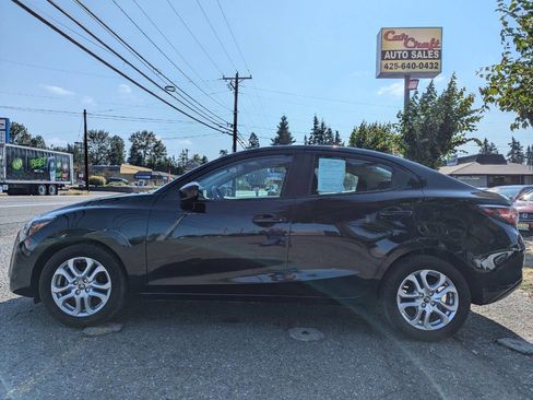 Used 2018 Toyota Yaris iA image 3