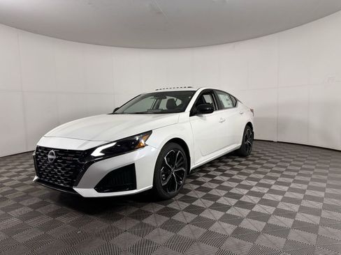 New 2025 Nissan Altima 2.5 SR w/ SR Premium Package image 3