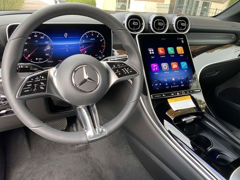 Certified 2025 Mercedes-Benz GLC 300 4MATIC image 40