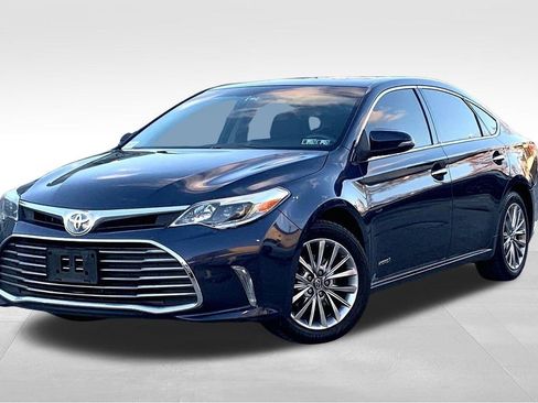 Used 2016 Toyota Avalon Limited image 2