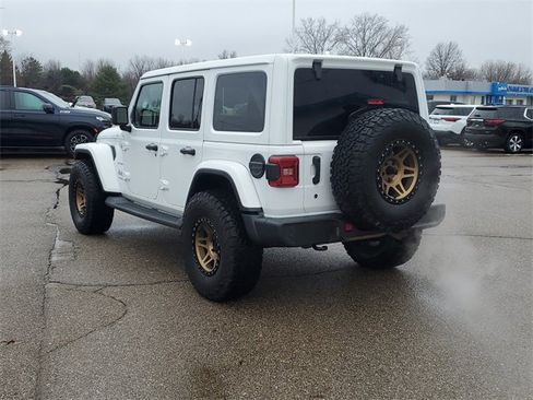Used 2019 Jeep Wrangler Unlimited Sahara image 4