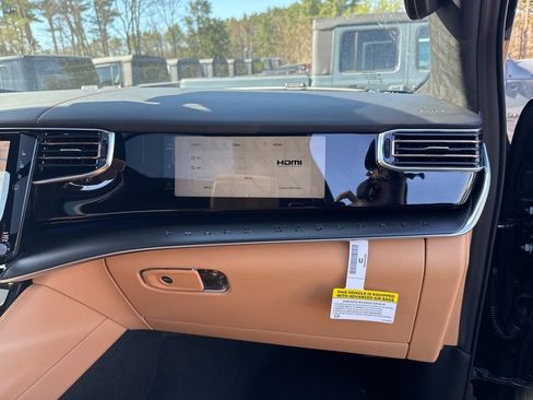 New 2026 Jeep Grand Wagoneer Summit AWD/4WD image 36