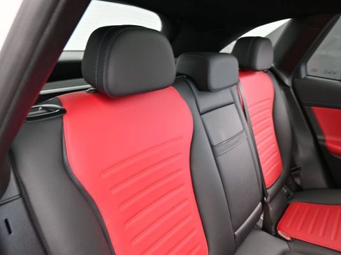 Used 2025 Mercedes-Benz GLC 300 image 38