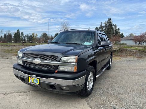 Used 2005 Chevrolet Avalanche Z71 w/ Sun And Sound Package AWD/4WD image 24