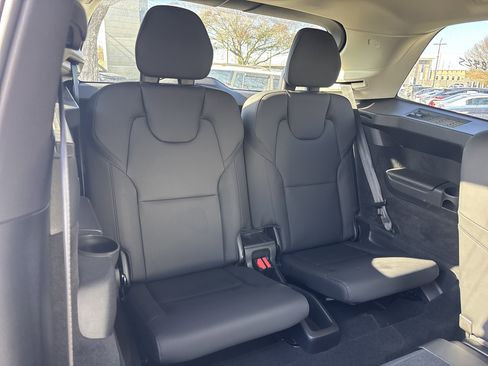 Used 2025 Volvo XC90 B6 Plus image 33