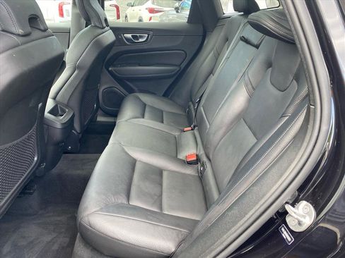 Used 2022 Volvo XC60 B5 Momentum AWD/4WD image 21