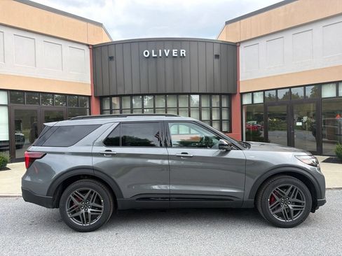 New 2026 Ford Explorer ST-Line w/ ST-Line Street Pack AWD/4WD image 8
