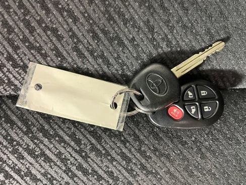 Used 2013 Toyota Sienna SE image 18