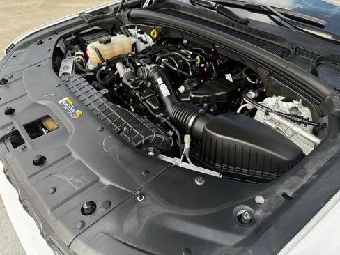 Used 2023 Jeep Grand Cherokee Limited w/ Black Appearance Package image 34