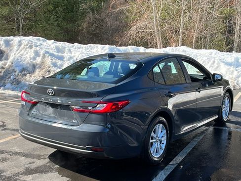 Used 2025 Toyota Camry LE w/ Convenience Package image 5