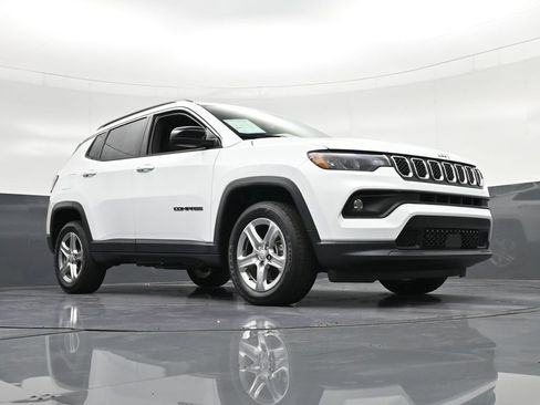 Used 2024 Jeep Compass Latitude AWD/4WD image 32