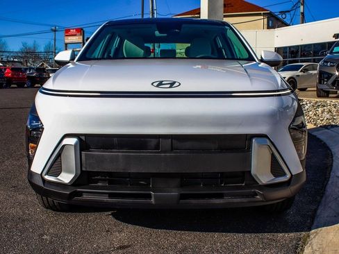 Used 2024 Hyundai Kona SE image 2