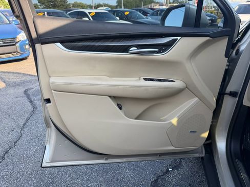 Used 2017 Cadillac XT5 FWD image 14
