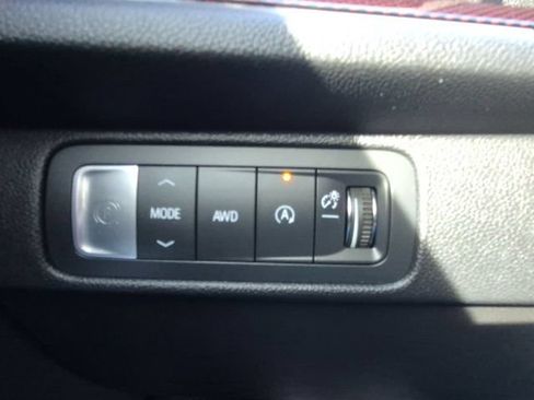 Used 2024 Chevrolet Traverse RS AWD/4WD image 35