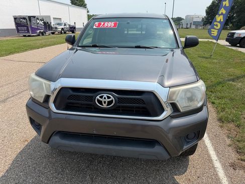 Used 2012 Toyota Tacoma 4x4 Access Cab w/ SR5 Pkg image 4