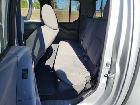 Used 2021 Nissan Frontier SV image 14