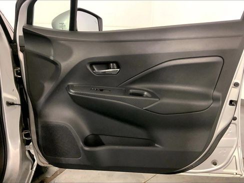 Used 2025 Nissan Versa SV FWD image 25