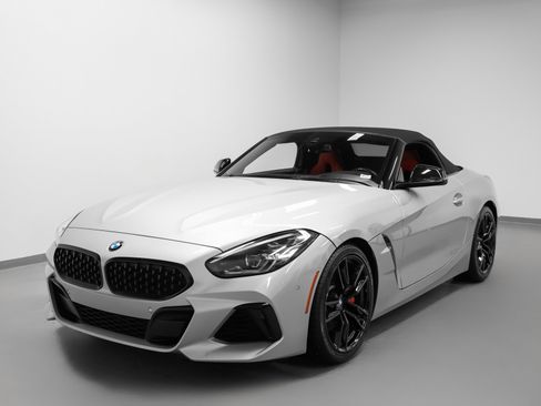 Used 2022 BMW Z4 M40i w/ Premium Package image 8
