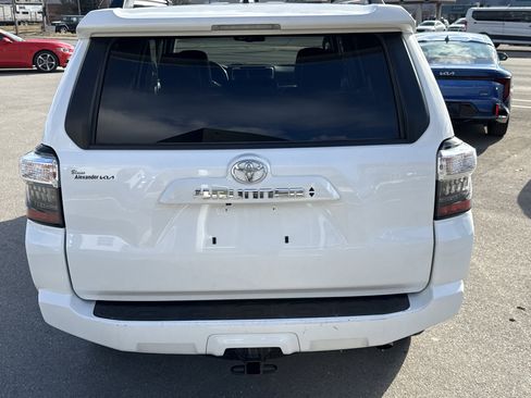 Used 2024 Toyota 4Runner SR5 Premium image 4